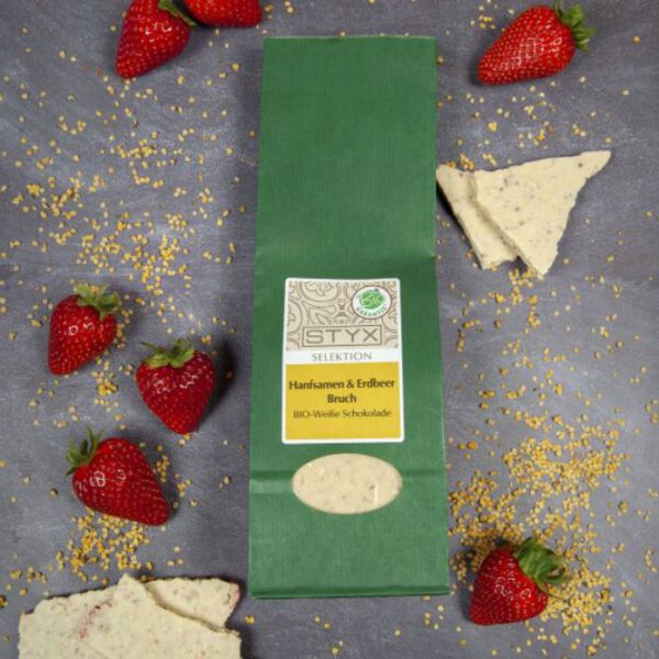 Bio weißer Schokobruch mit Hanfsamen und Erdbeeren