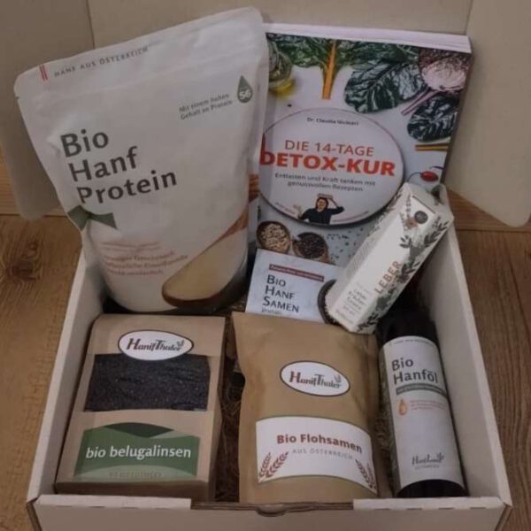 Detoxpaket bestehend aus Bio Hanfprotein, Bio Hanföl aus geschälten Hanfsamen, Bio Flohsamen, Bio Belugalinsen, Leber-Kräuter-Essenz sowie dem Buch "Detox-Kur" und einem Muster geschälte Hanfsamen