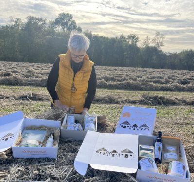 Hanffeld mit GEschenkpakete