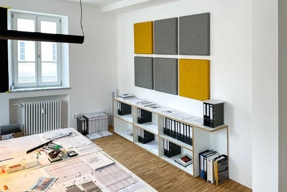 Akustikplatten von Silentfiber aus Hanfschaeben im modernen design fuers buero