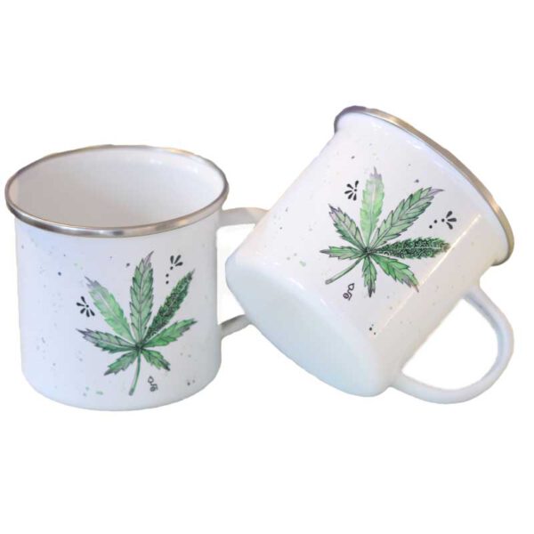 Emailletasse mit Hanfblatt-Motiv von Hanfland, weiß mit silbernem Rand