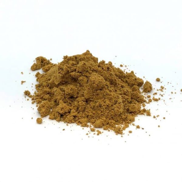 Bio Hanfprotein 56% Pulver aus Hanfthal in Nahaufnahme, feine braune Konsistenz