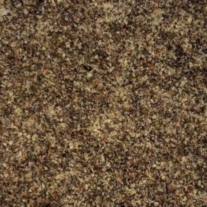 Bio Hanfsamen gekeimte und geschrotet von Hanfland – Nahaufnahme der Textur, reich an Protein