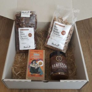 Geschenkbox bestehend aus: Bio Hanf Beeren Crunchy, Bio Hanf Schoko Crunchy, Bio Hanfkekse, Bio Hanfnougat