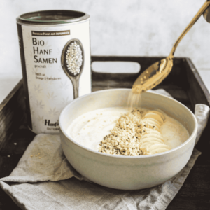 yoghurt-topping-bio-hanfsamen-geschaelt
